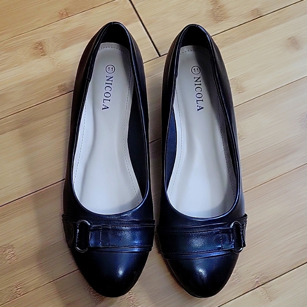 Nicola low wedge sz 11